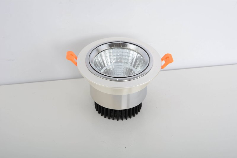 走进光的世界:LED灯具行业动态